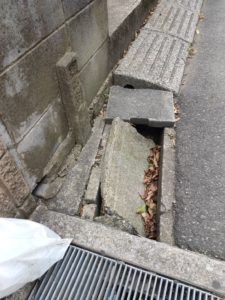 向小金1丁目側溝及び第３コミュニティホーム交差点の対応